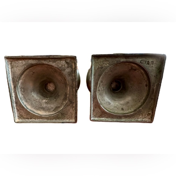 Vintage Pewter Early Stieff Colonial Williamsburg Salt and Pepper Set - Picture 5 of 6